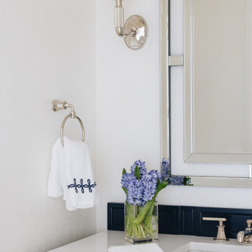Bright London Townhouse Meets Downtown Lake Forest