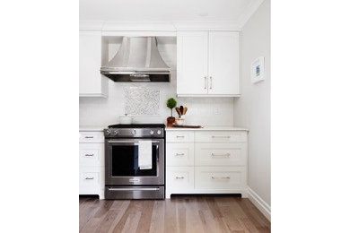 Example of a transitional kitchen design in Toronto