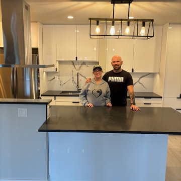 Modern Black and white Kitchen