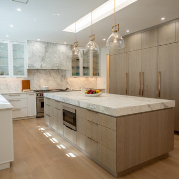 Harmonious Blend: A Tranquil Transitional Kitchen Oasis