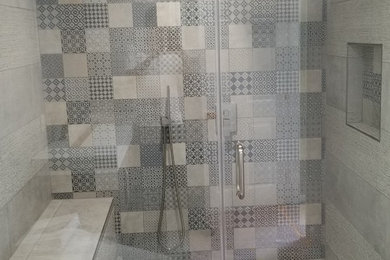 Bathroom - modern bathroom idea in Los Angeles
