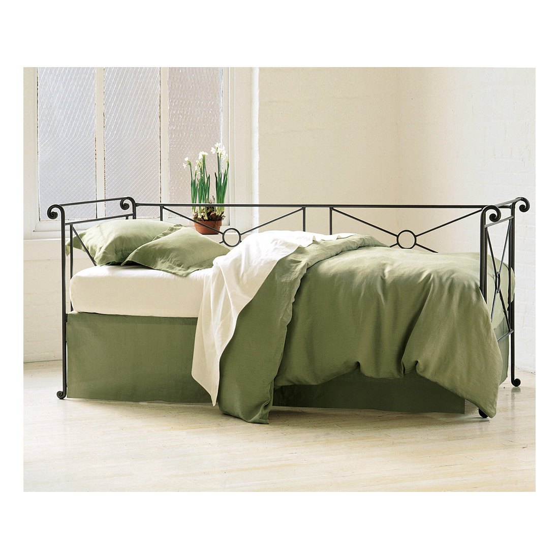 Campaign Daybed