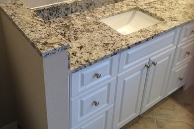 Example of a bathroom design in Tampa