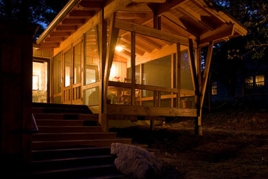 Design ideas for a country backyard screened-in verandah in Portland.