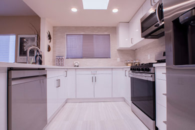Minimalist kitchen photo in Los Angeles