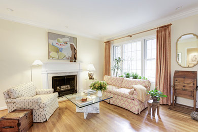 Living room - transitional living room idea in DC Metro