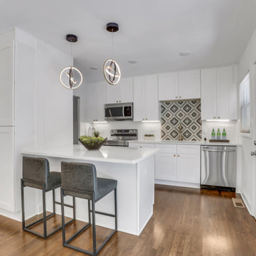 Contemporary White Kitchen & Breakfast Bar
