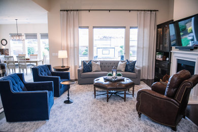Elegant home design photo in Sacramento
