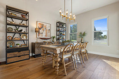 Example of a mid-century modern dining room design in Sacramento