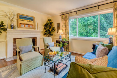 Inspiration for a transitional living room remodel in DC Metro