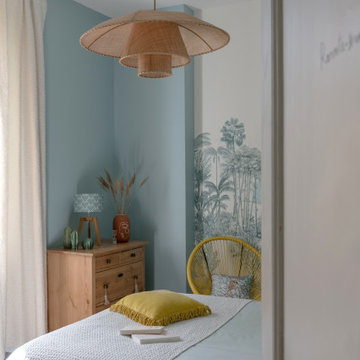 Une chambre gaie et lumineuse