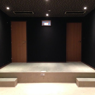 Home theater - traditional home theater idea in Clermont-Ferrand