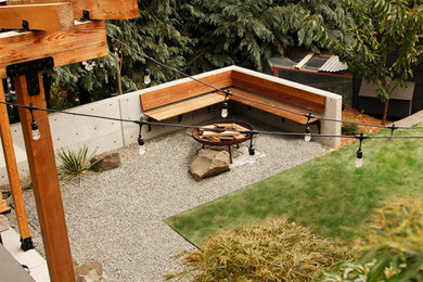 Backyard garden with firepit, eco-lawn, outdoor bar + hot tub