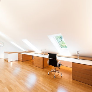 ミュンヘンのモダンスタイルのおしゃれなホームオフィス・仕事部屋の写真