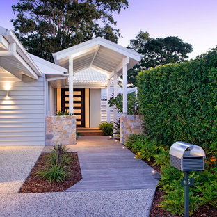 75 Most Popular Beach Style Front Yard Landscaping Design Ideas for