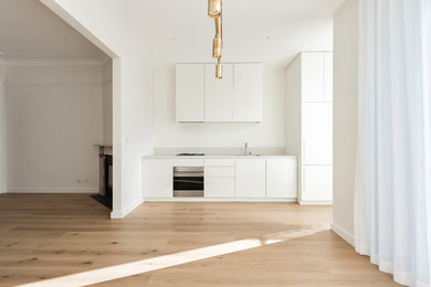 Traditional kitchen/diner in Sydney with white cabinets.