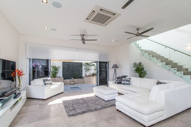 Inspiration for a contemporary home design in Cairns.