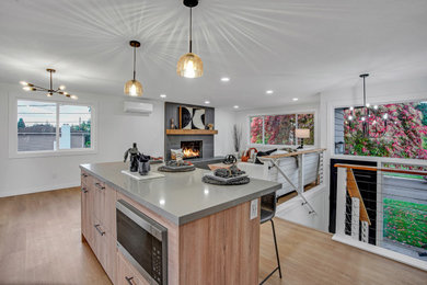 Kitchen - traditional kitchen idea in Seattle