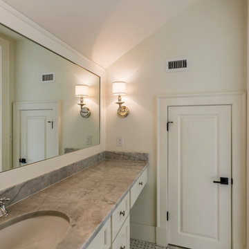 Beautiful Golf Course/Lakefront home in Regatta Bay Golf and Yacht Club