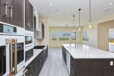 Kitchen photo in Los Angeles