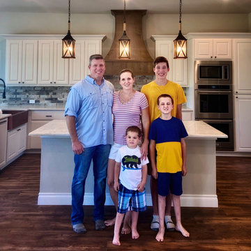 Farmhouse: 3,153 ft²/4 bd/3 bth/2ST