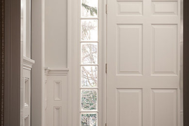 Example of a classic entryway design in New York