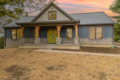 Example of an exterior home design in Cincinnati