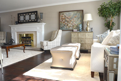 Transitional living room photo in Toronto