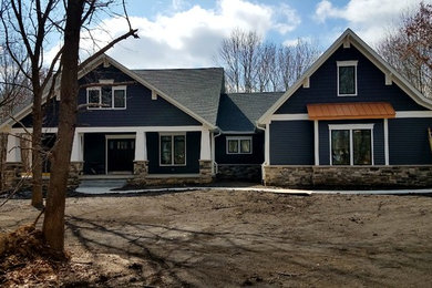 Example of an arts and crafts exterior home design