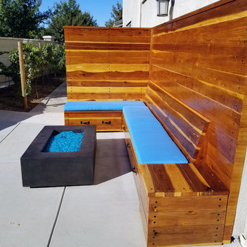 Sunbrella Spotlight Azure brightens modern fire pit seating area