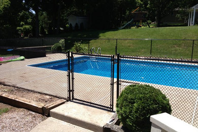 4 Foot Black Vinyl Chain Link Pool Fence with Gate