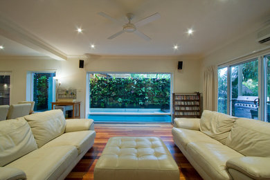 Inspiration for a contemporary home design in Brisbane.