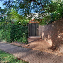 Raymond Walk - Exterior