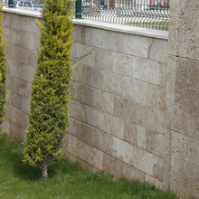 Entrance garden
