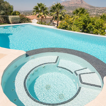 Piscina infintiy con gresite blanco