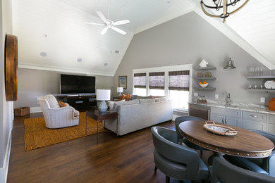 Example of a transitional home design design in Charleston