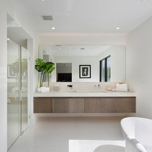 Lakehouse Bathroom