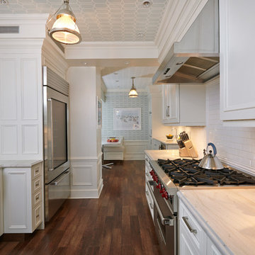 CLASSIC SIX PARK AVENUE APARTMENT