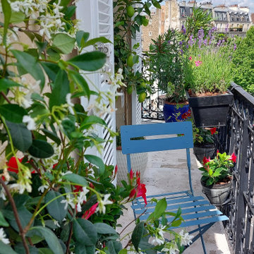 Balcon parisien fleuri