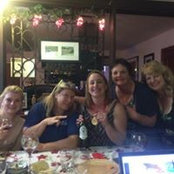 Mad Housewive's Wine Clubs foto