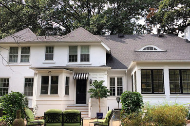 Elegant white exterior home photo in St Louis