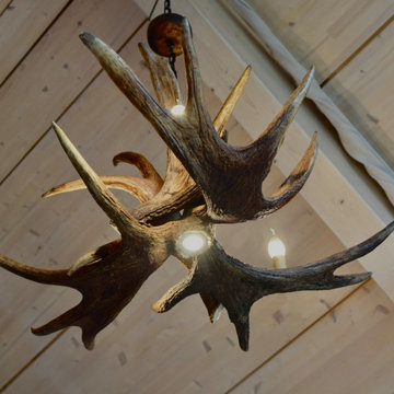 Antler chandelier with multi-lighting system