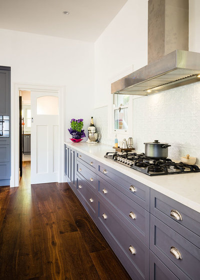 6 Kitchen Colour Schemes That Will Stand the Test of Time  Transitional Kitchen by Steding Interiors & Joinery