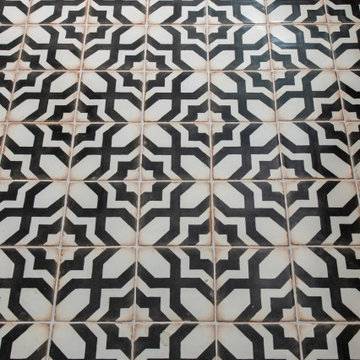 Ceramic bathroom flooring in Farissi