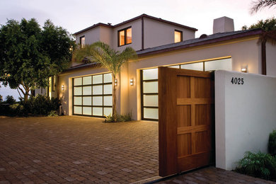 Inspiration for a transitional exterior home remodel in Los Angeles