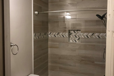 Bathroom - small modern kids' bathroom idea in DC Metro with beige walls