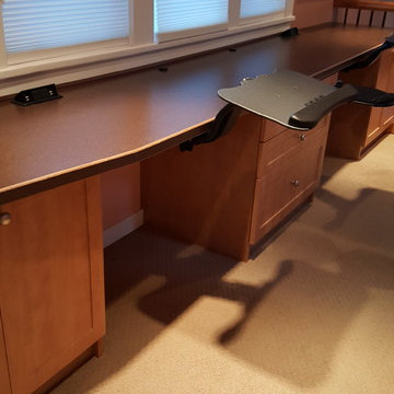 Small clean home office design