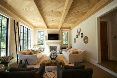 Family room - traditional family room idea in Toronto