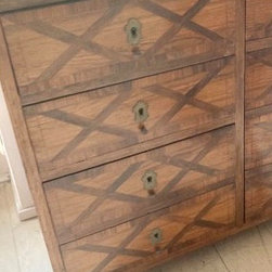 Paris - Restauration d'une commode de style Louis 16 - Dressers