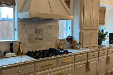 Elegant kitchen photo in Dallas